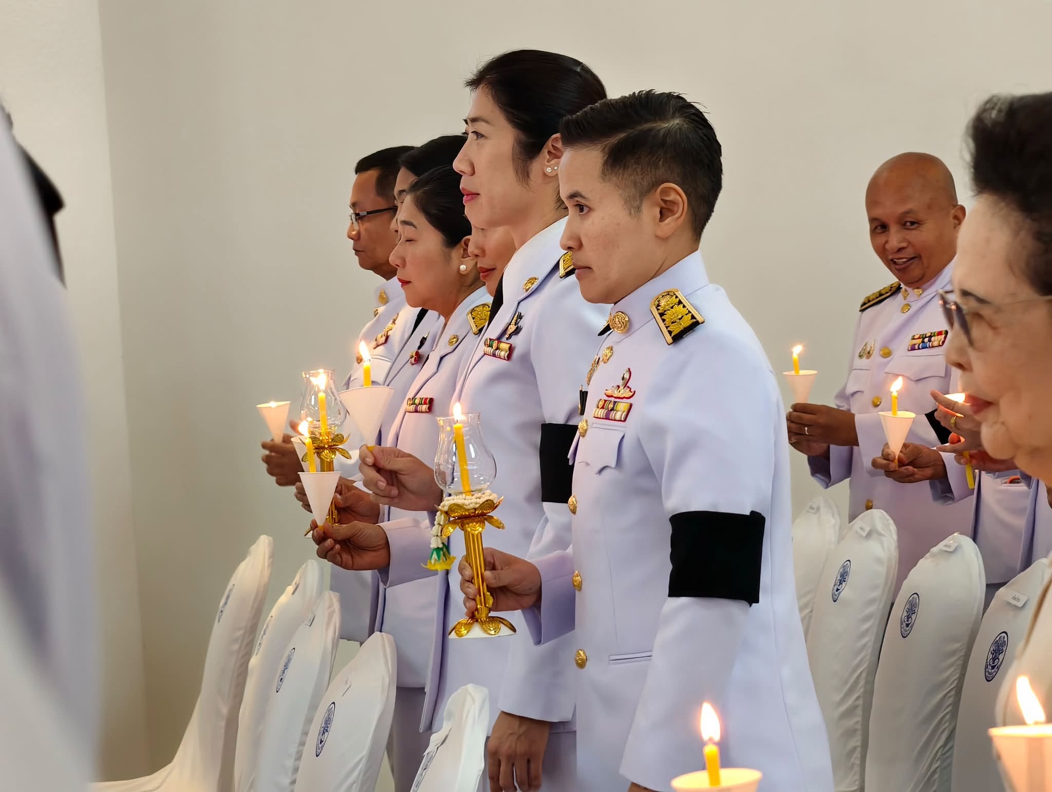 title - ส.ป.ก.อ่างทอง ร่วมพิธีถวายเครื่องราชสักการะและวางพานพุ่ม และพิธีจุดเทียนชัยถวายพระพรชัยมงคล กิจกรรมเฉลิมพระเกียรติพระบาทสมเด็จพระเจ้าอยู่หัว เนื่องในโอกาสวันเฉลิมพระชนมพรรษา 28 กรกฎาคม 2569 
